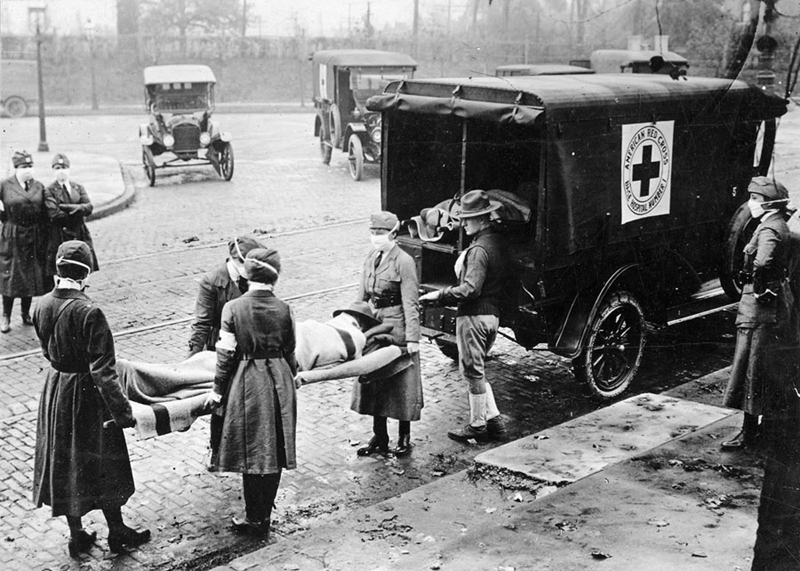 جمع‌آوری قربانیان آنفلوآنزای سال ۱۹۱۸
